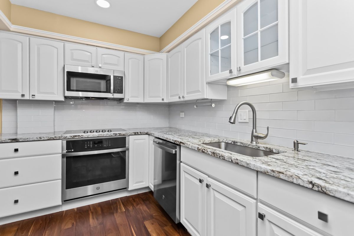205 Rivershire Lane #313, Lincolnshire, IL 60069