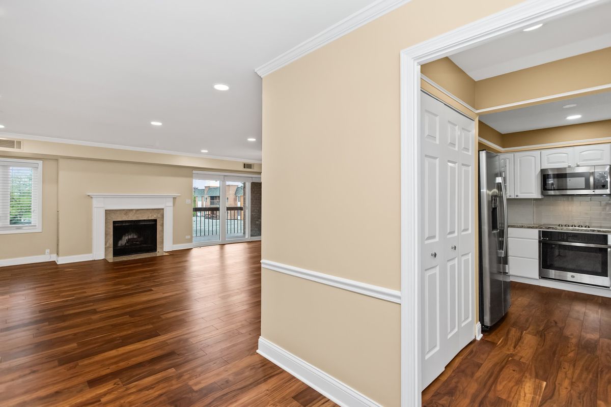 205 Rivershire Lane #313, Lincolnshire, IL 60069