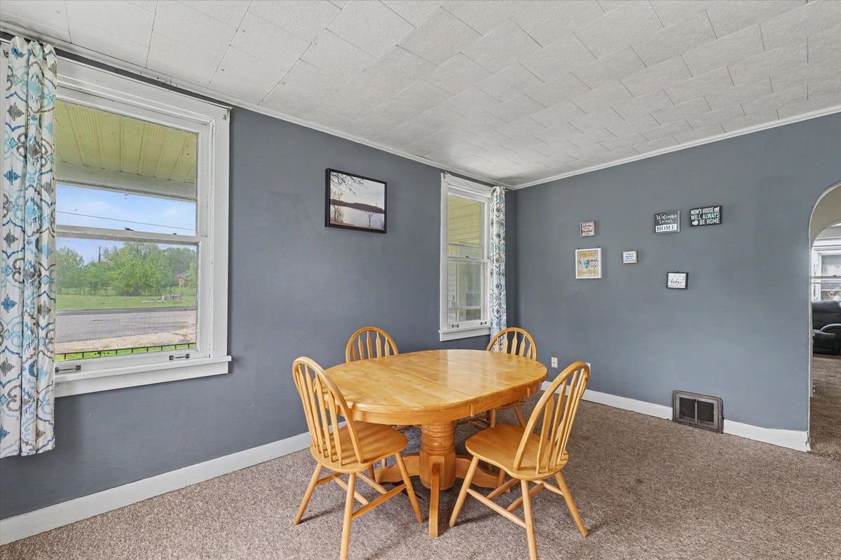 519 E Allen Street, Farmer City, IL 61842