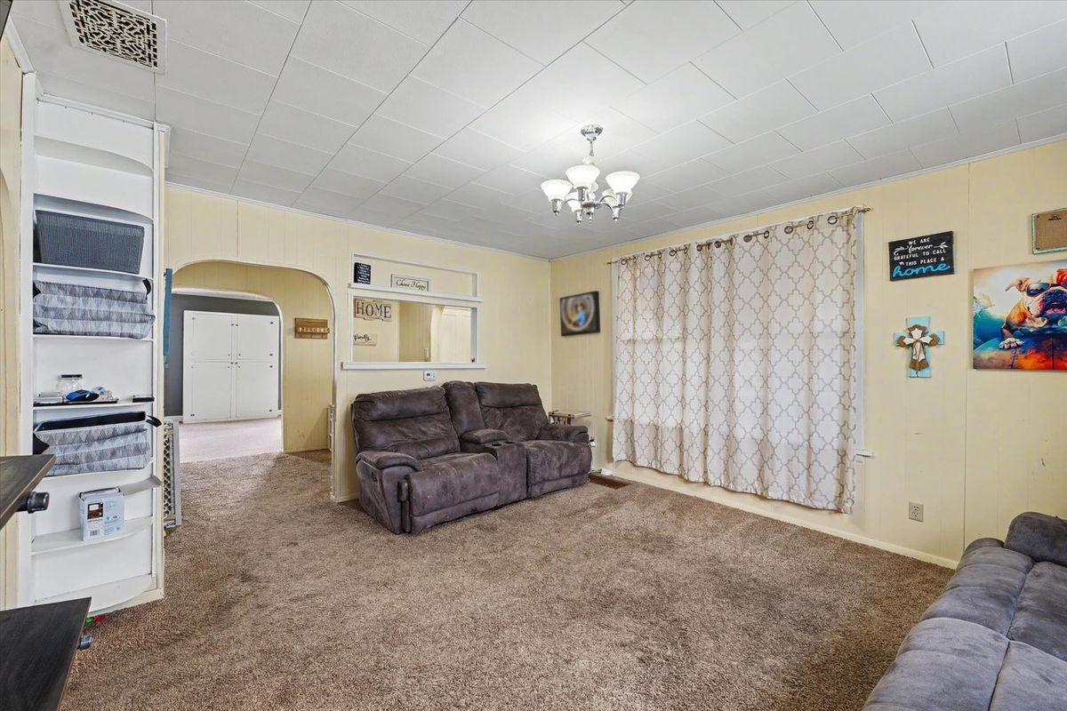 519 E Allen Street, Farmer City, IL 61842
