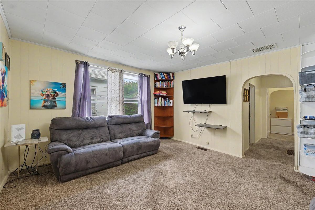 519 E Allen Street, Farmer City, IL 61842