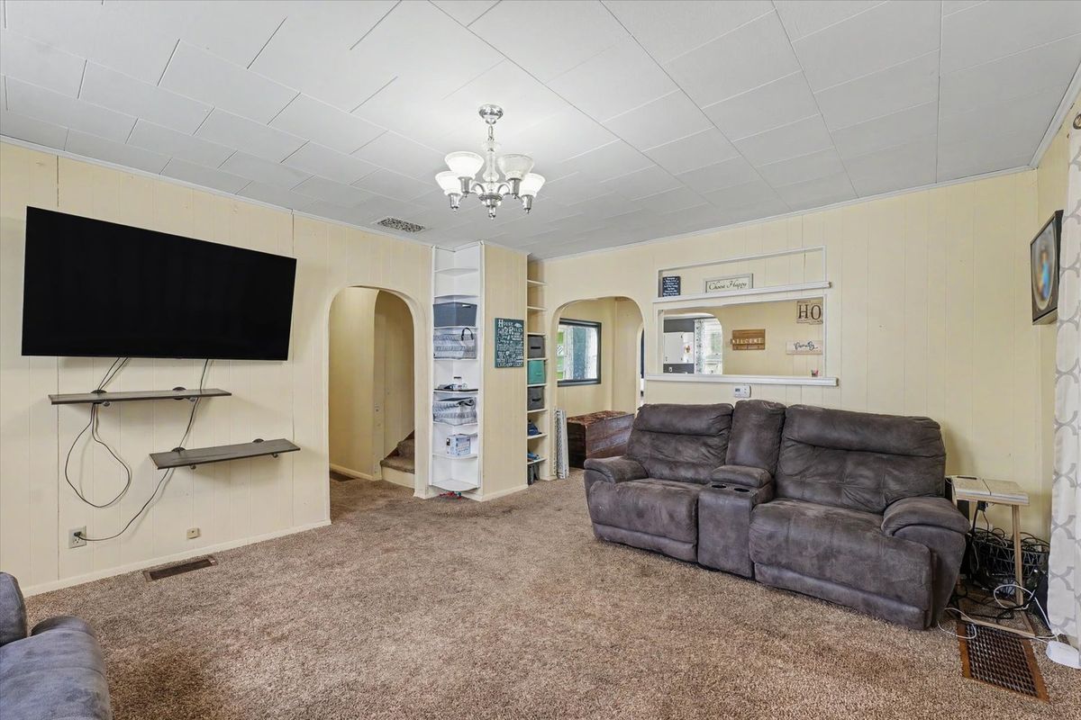 519 E Allen Street, Farmer City, IL 61842