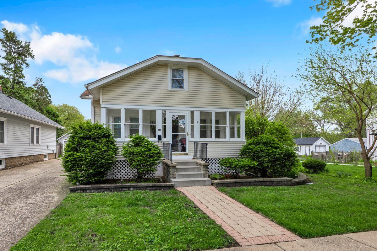 412 Commonwealth Avenue, Aurora, IL 60506