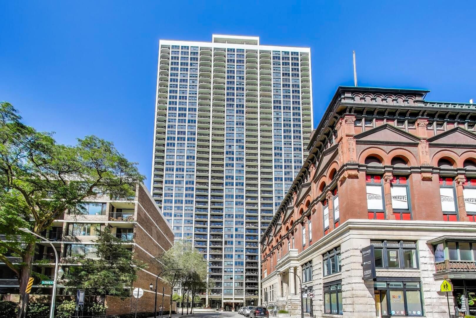 1560 N SANDBURG Terrace #1708 — Chicago, IL 60610
