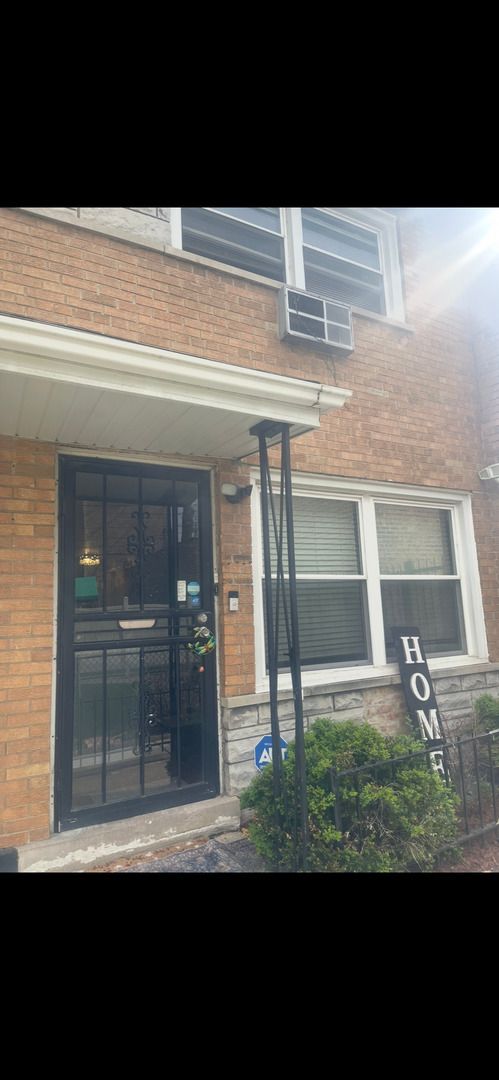 6950 CREGIER Avenue, Chicago, IL 60649