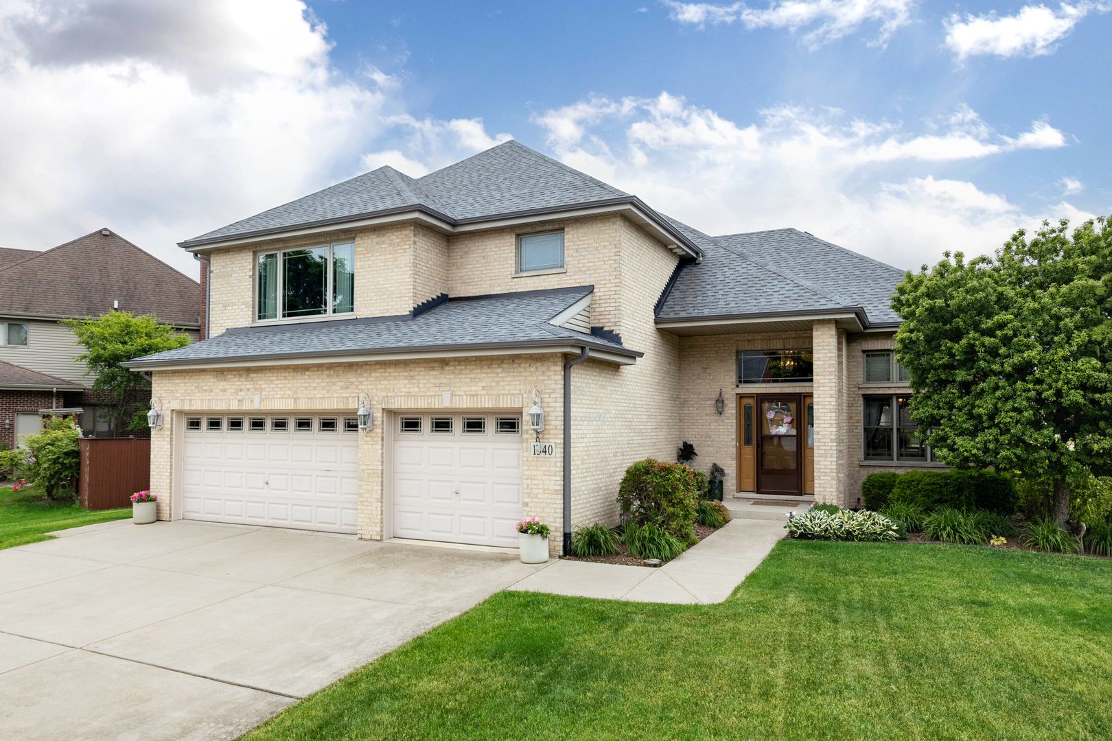 1340 WITHAM Lane — Woodridge, IL 60517