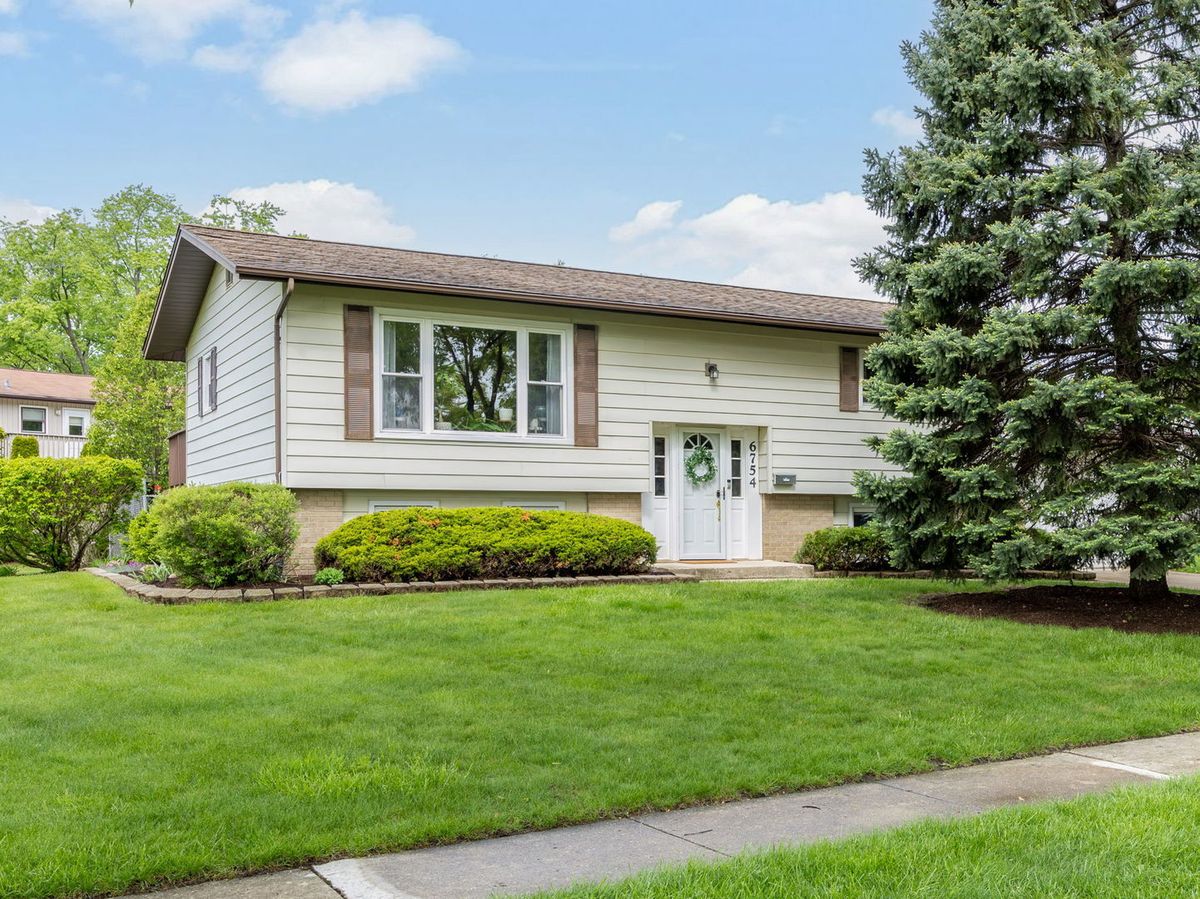 6754 Briargate Drive, Downers Grove, IL 60516