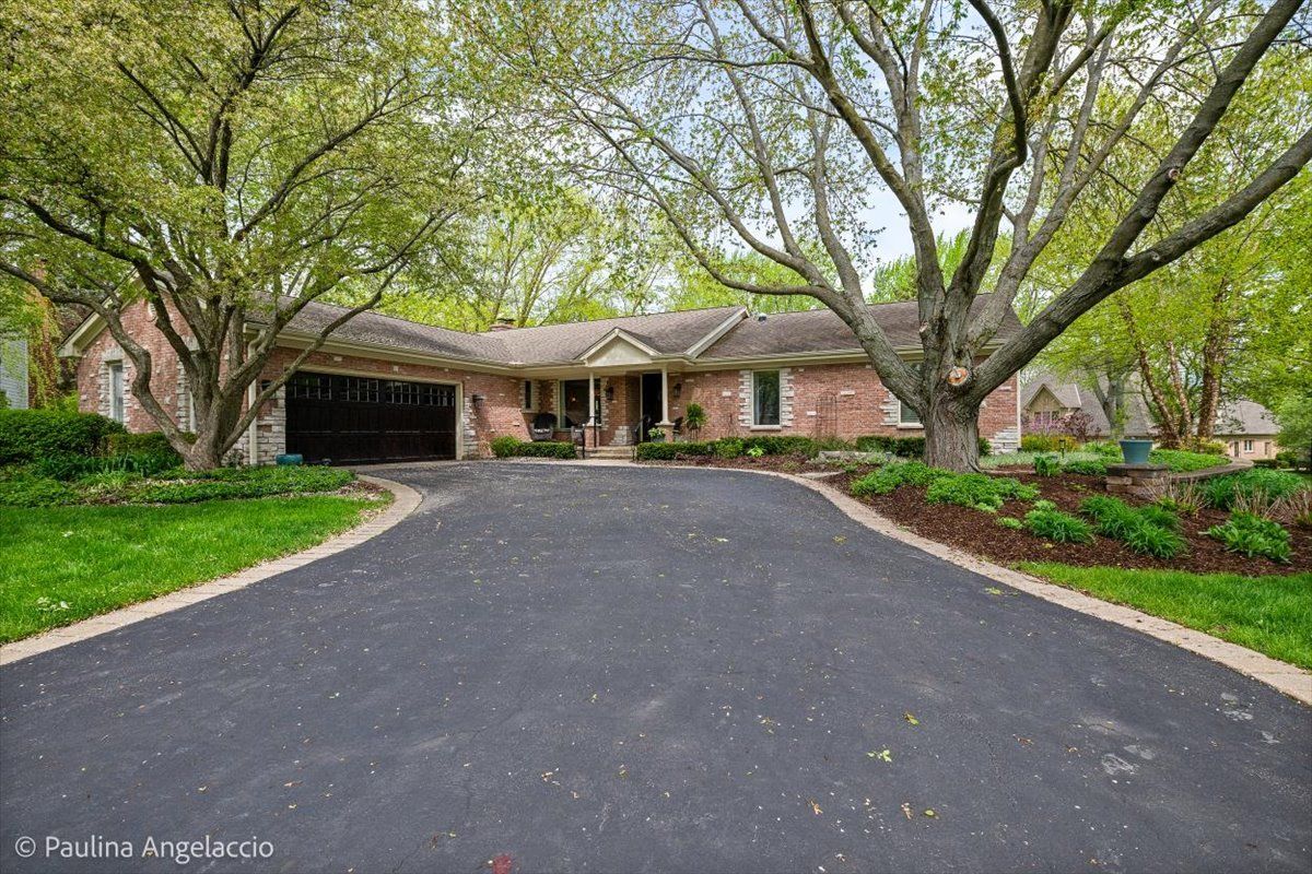 570 Hillside Court, Barrington, IL 60010