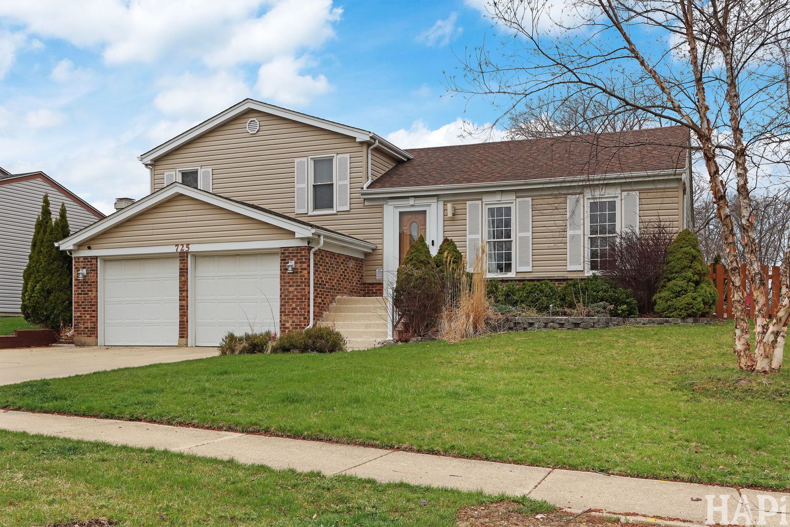725 Buffalo Circle — Carol Stream, IL 60188