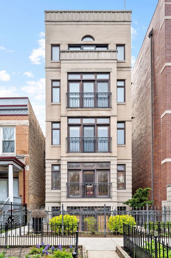 3752 N Fremont Street #2 — Chicago, IL 60613