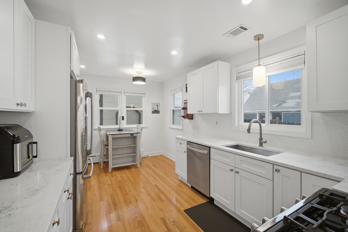 116 High Street, Highwood, IL 60040