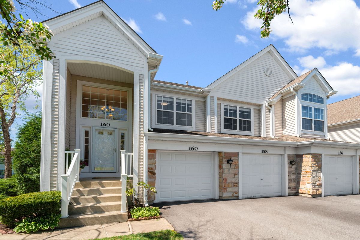 160 Fairfield Lane, Carol Stream, IL 60188