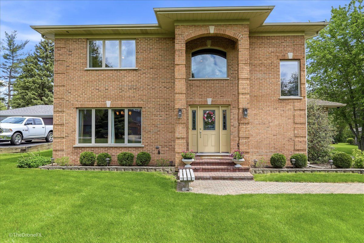 1N589 Goodrich Avenue — Glen Ellyn, IL 60137