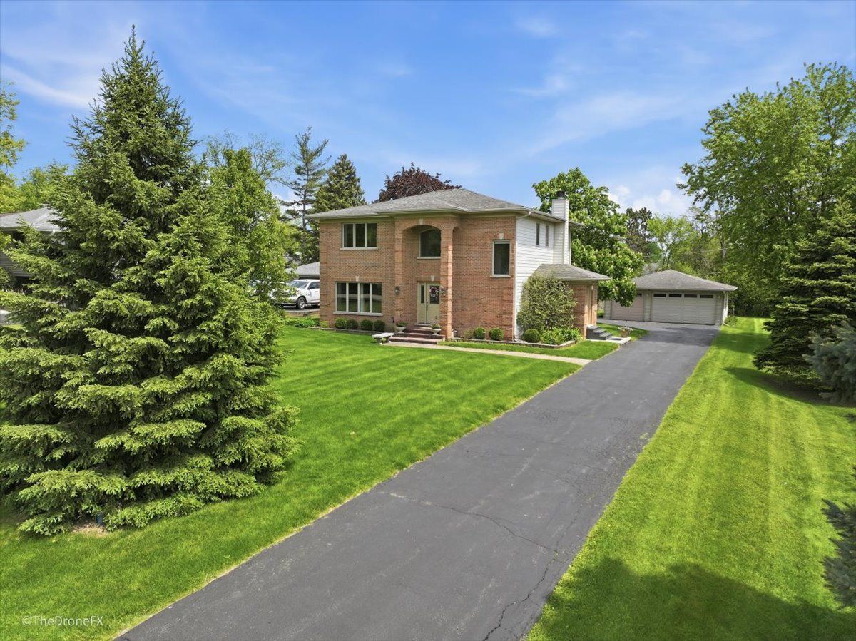 1N589 Goodrich Avenue, Glen Ellyn, IL 60137