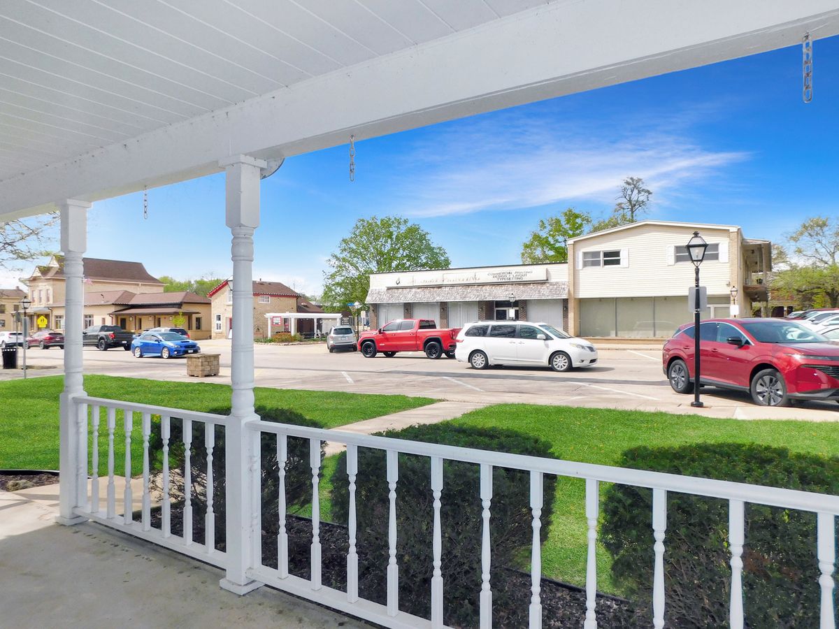 122 E Main Street #Upper, Rockton, IL 61072