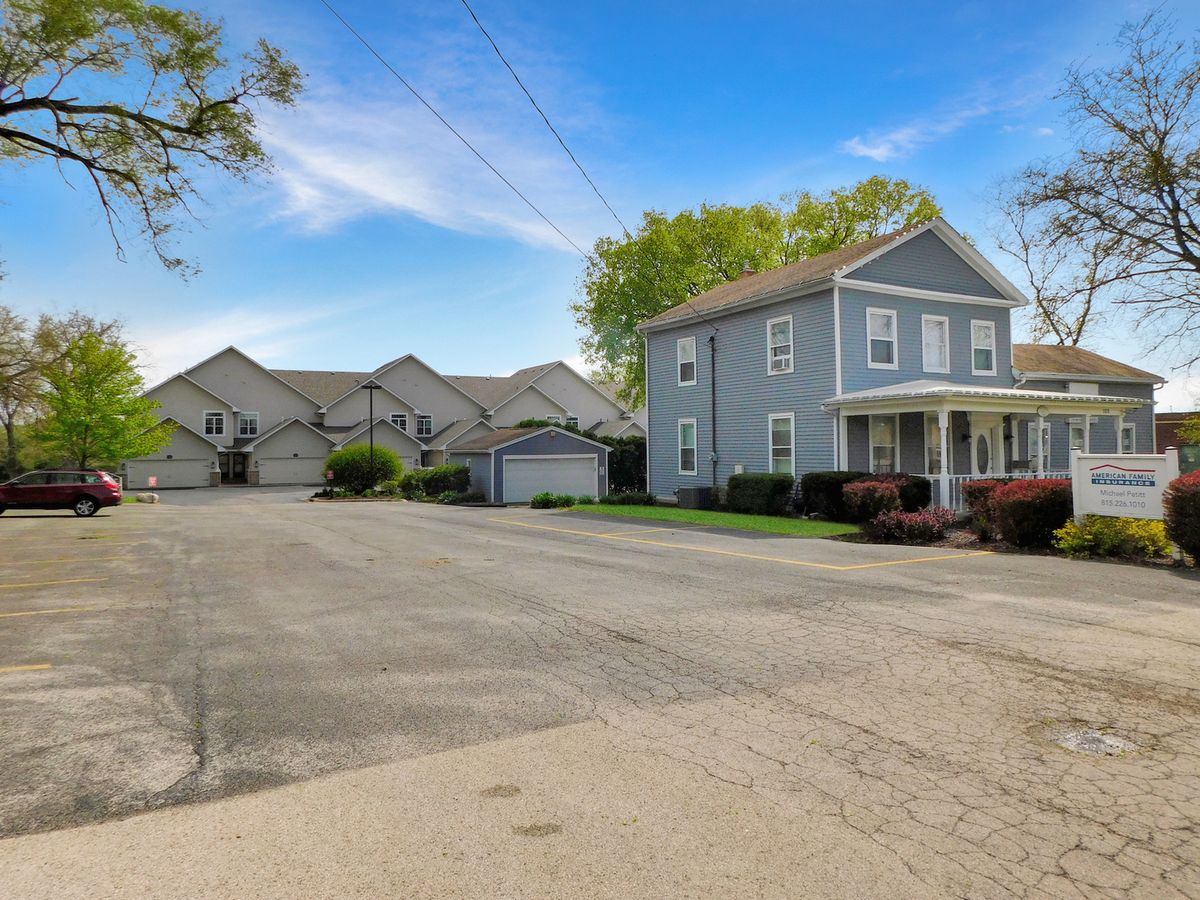 122 E Main Street #Upper, Rockton, IL 61072