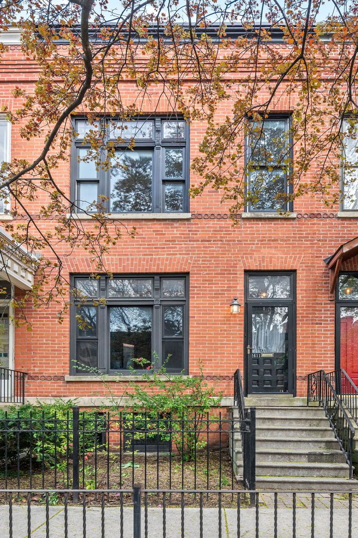 2411 N Burling Street — Chicago, IL 60614