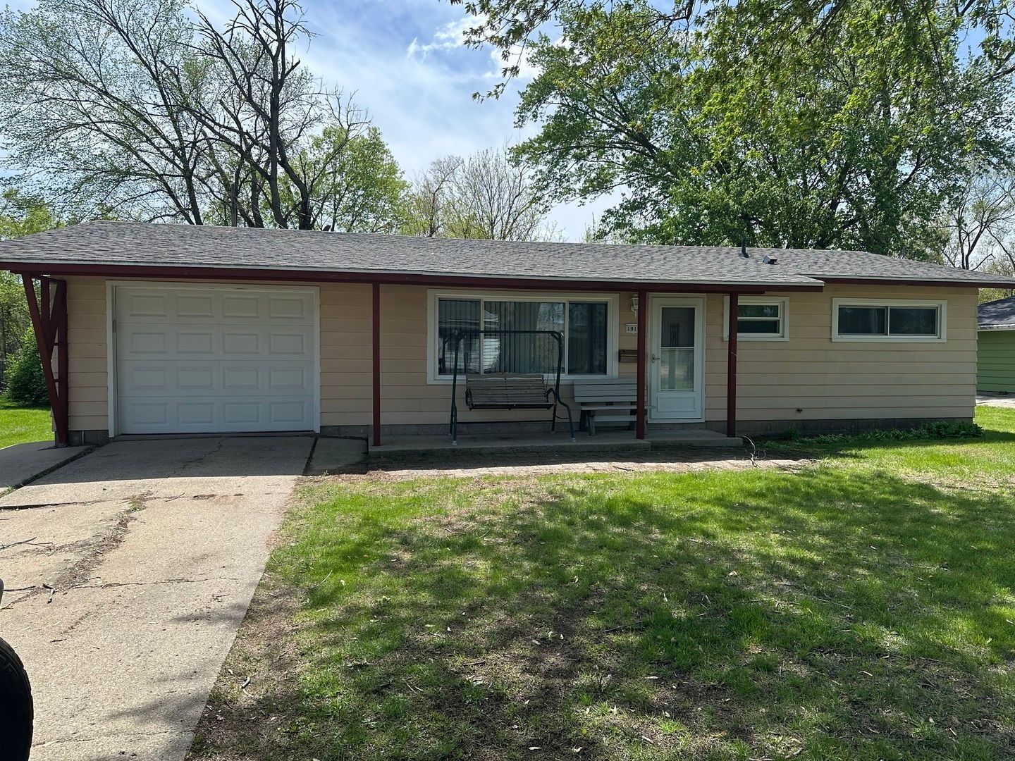 1919 Portland Avenue — Savanna, IL 61074