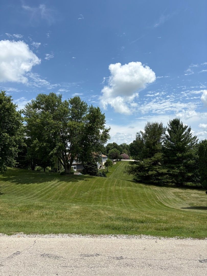 18 Ridgeview Drive — Sherrard, IL 61281
