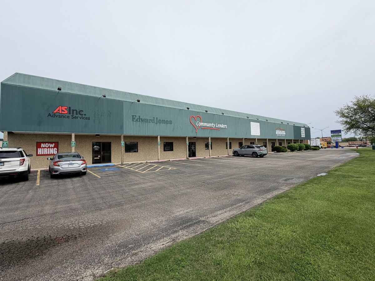 1011 Shooting Park Road #101-B, Peru, IL 61354
