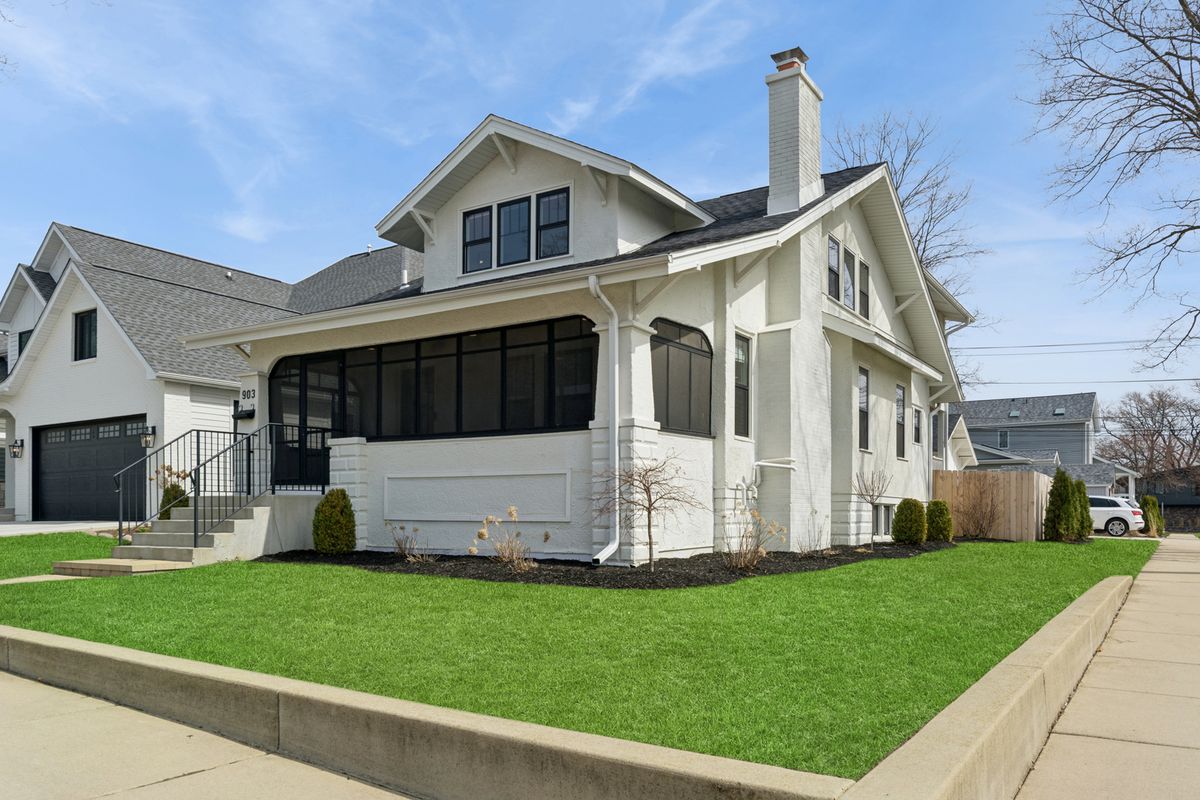 903 Vail Avenue, Arlington Heights, IL 60004