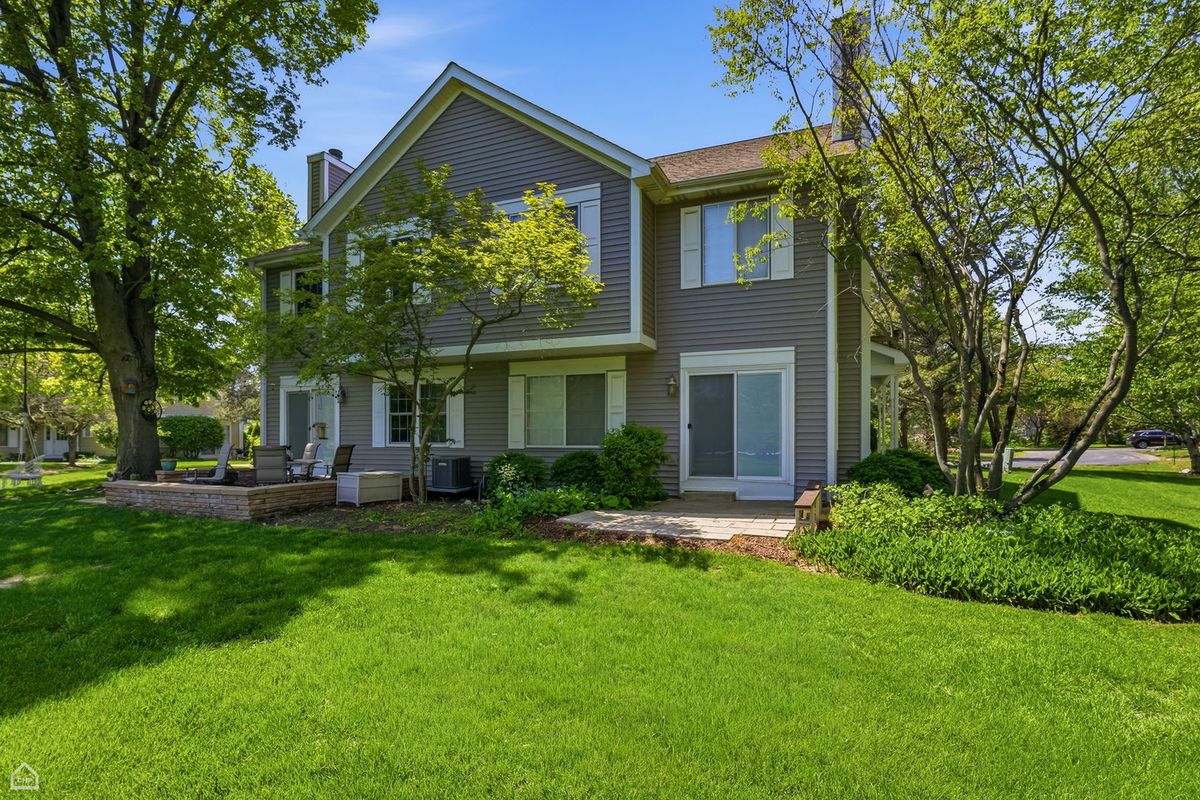 934 Surrey Lane, Sleepy Hollow, IL 60118