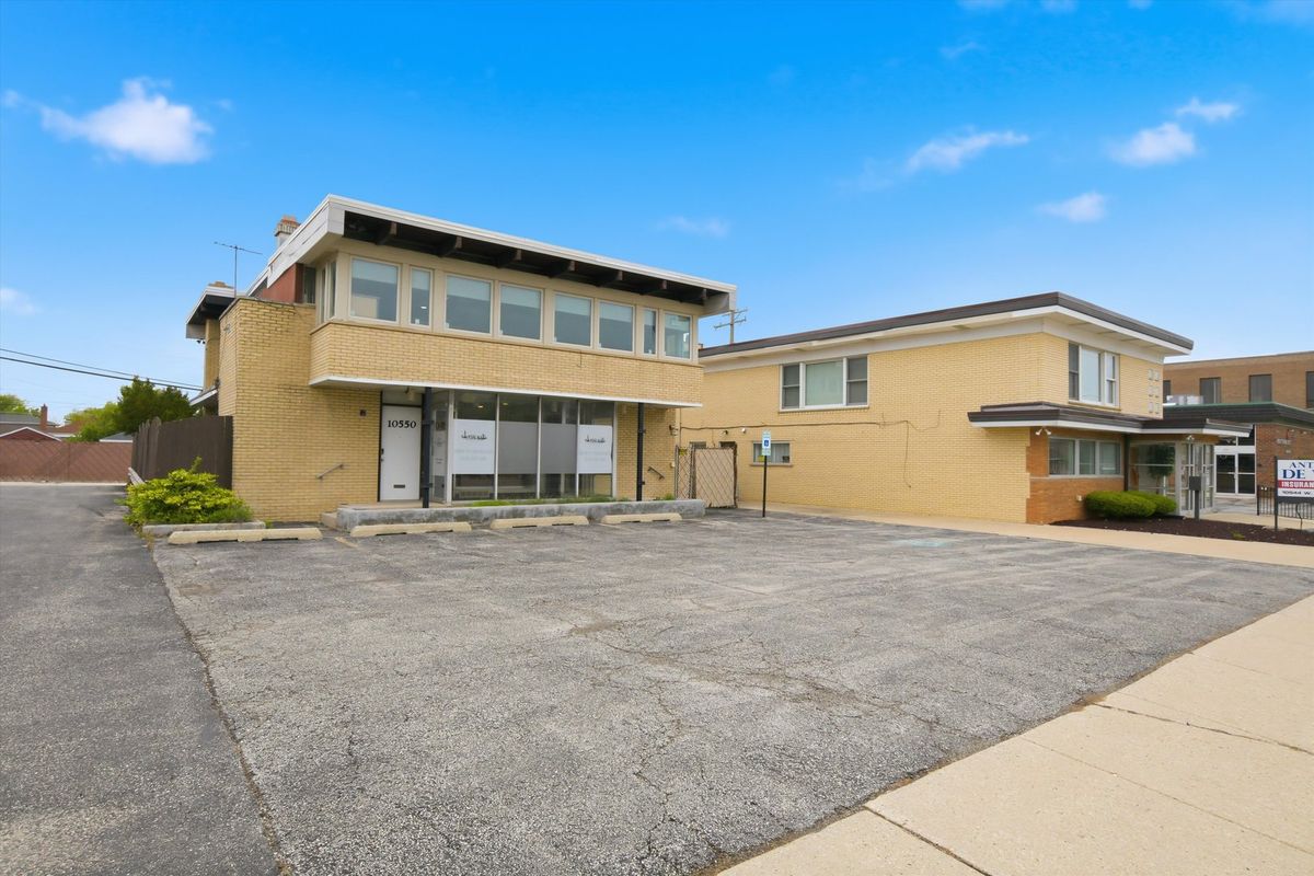 10550 W Cermak Road, Westchester, IL 60154