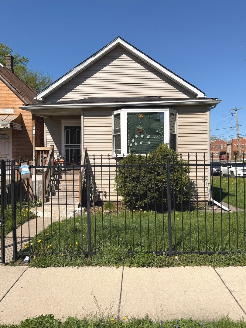 7916 S Normal Avenue — Chicago, IL 60620