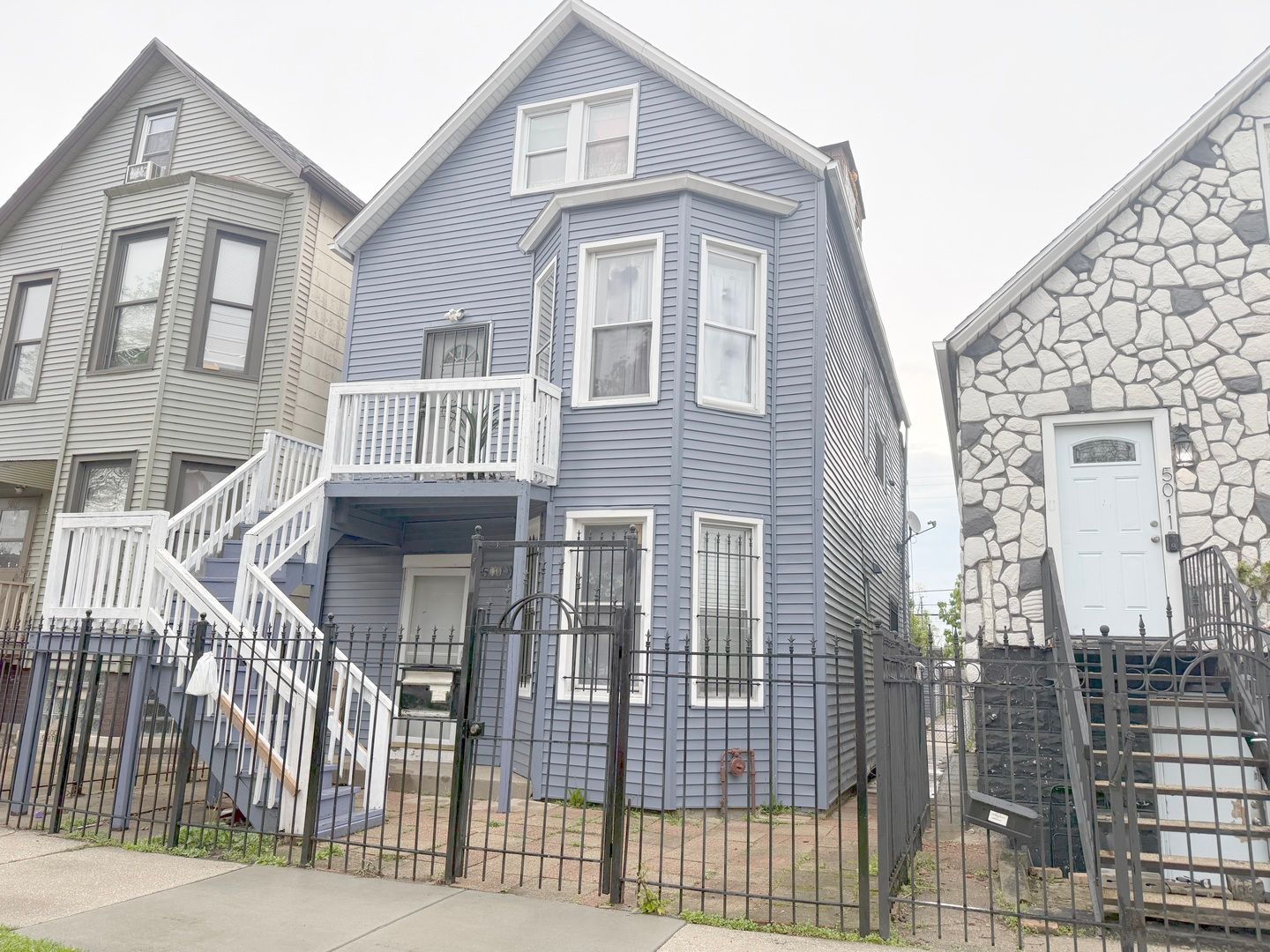 5009 S Artesian Avenue — Chicago, IL 60632