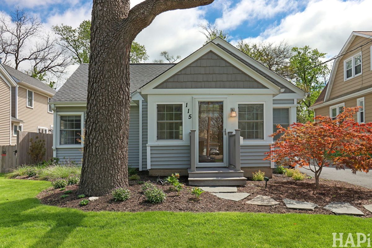 115 Hager Avenue, Barrington, IL 60010