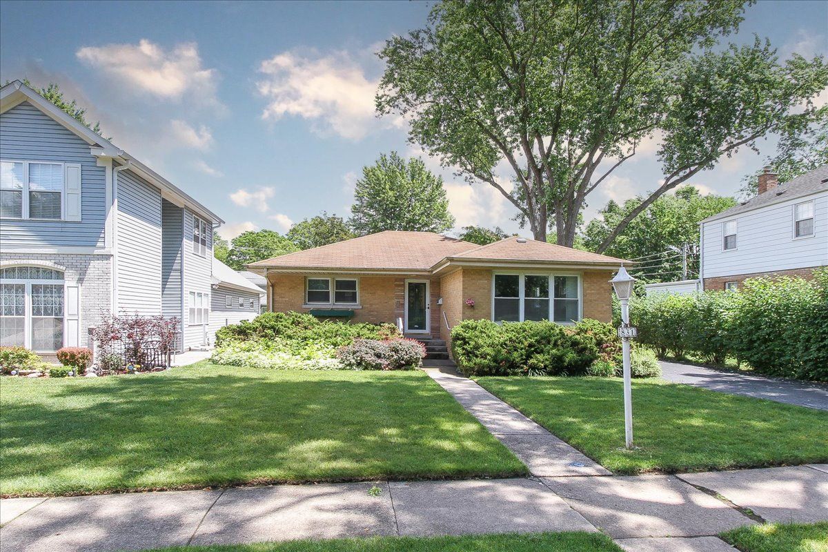 831 S Mitchell Avenue — Arlington Heights, IL 60005