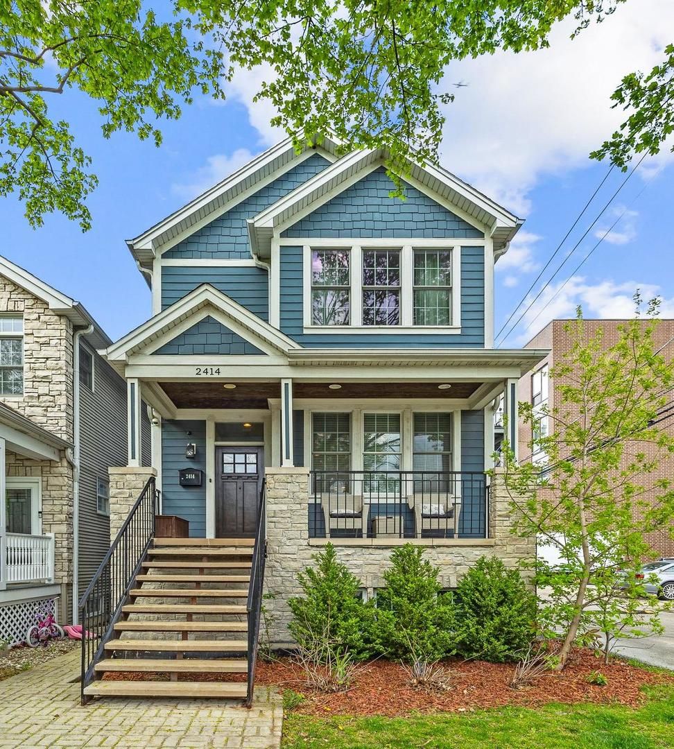 2414 W Berteau Avenue — Chicago, IL 60618