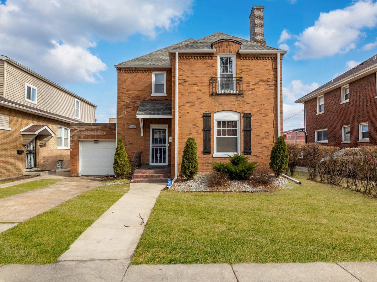 7931 Paxton Avenue, Chicago, IL 60617