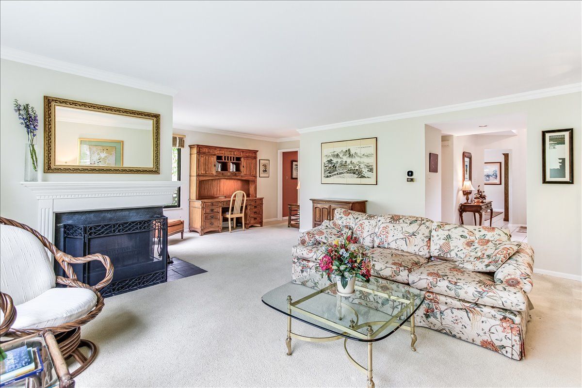 789 Oak Hill Road, Lake Barrington, IL 60010