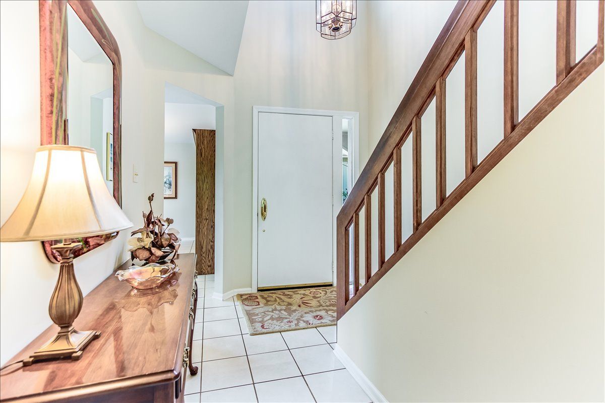 789 Oak Hill Road, Lake Barrington, IL 60010