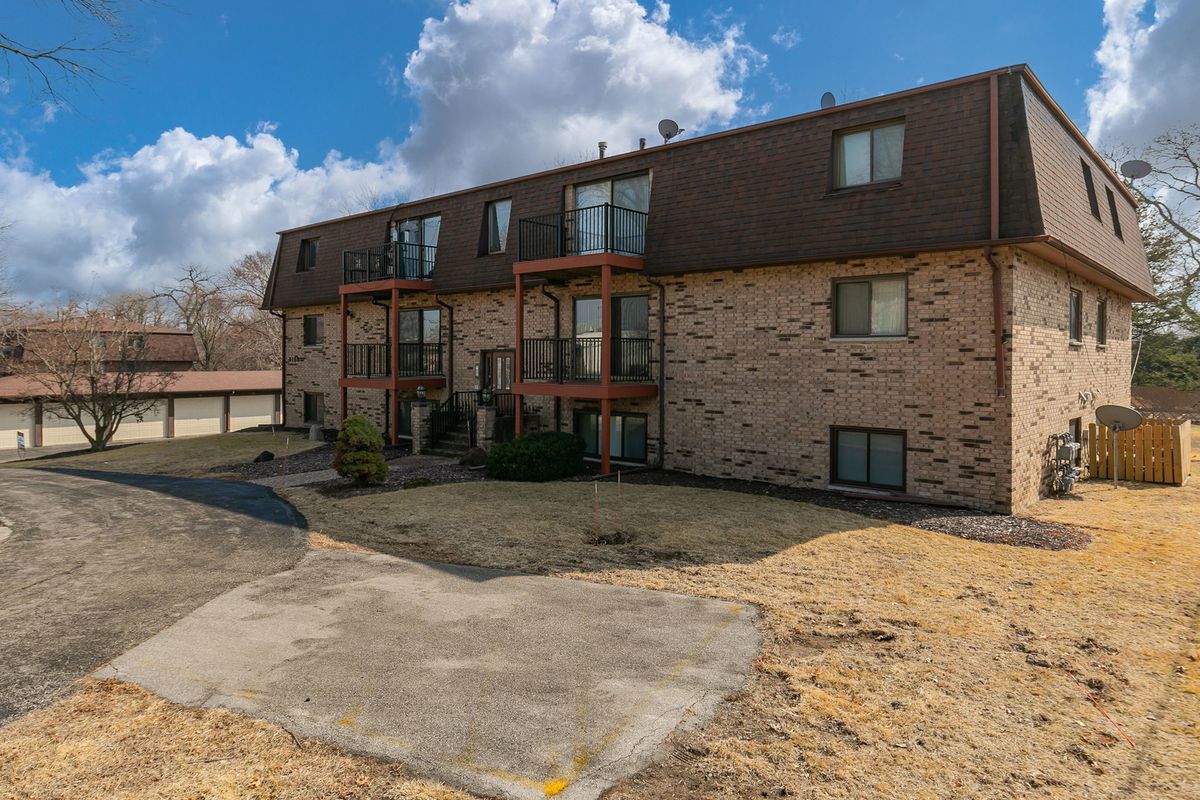 5102 25th Ave Court, Moline, IL 61265