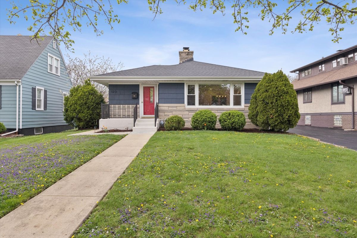 123 Columbia Avenue, Elmhurst, IL 60126