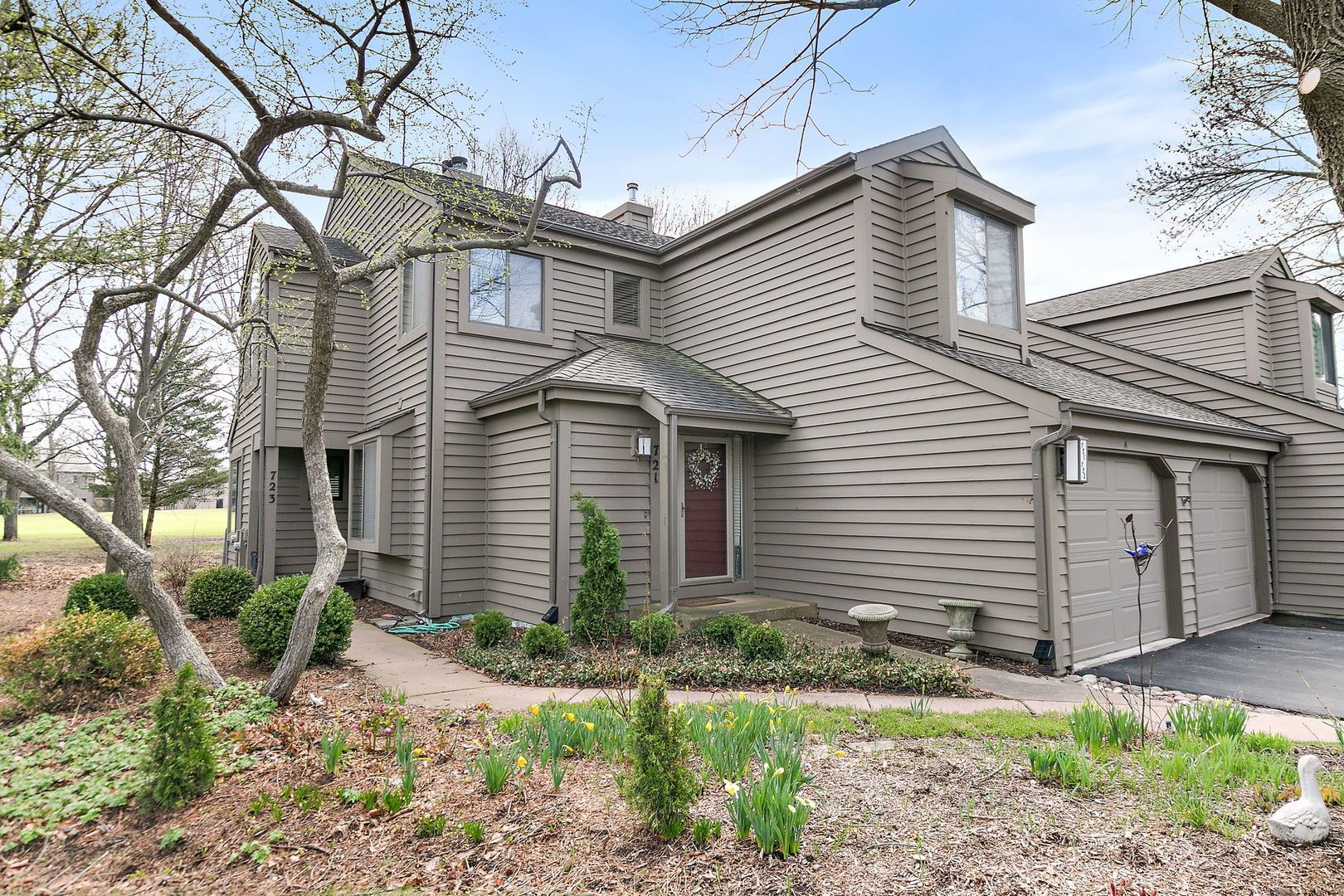 723 Golf Lane #944 — Lake Barrington, IL 60010