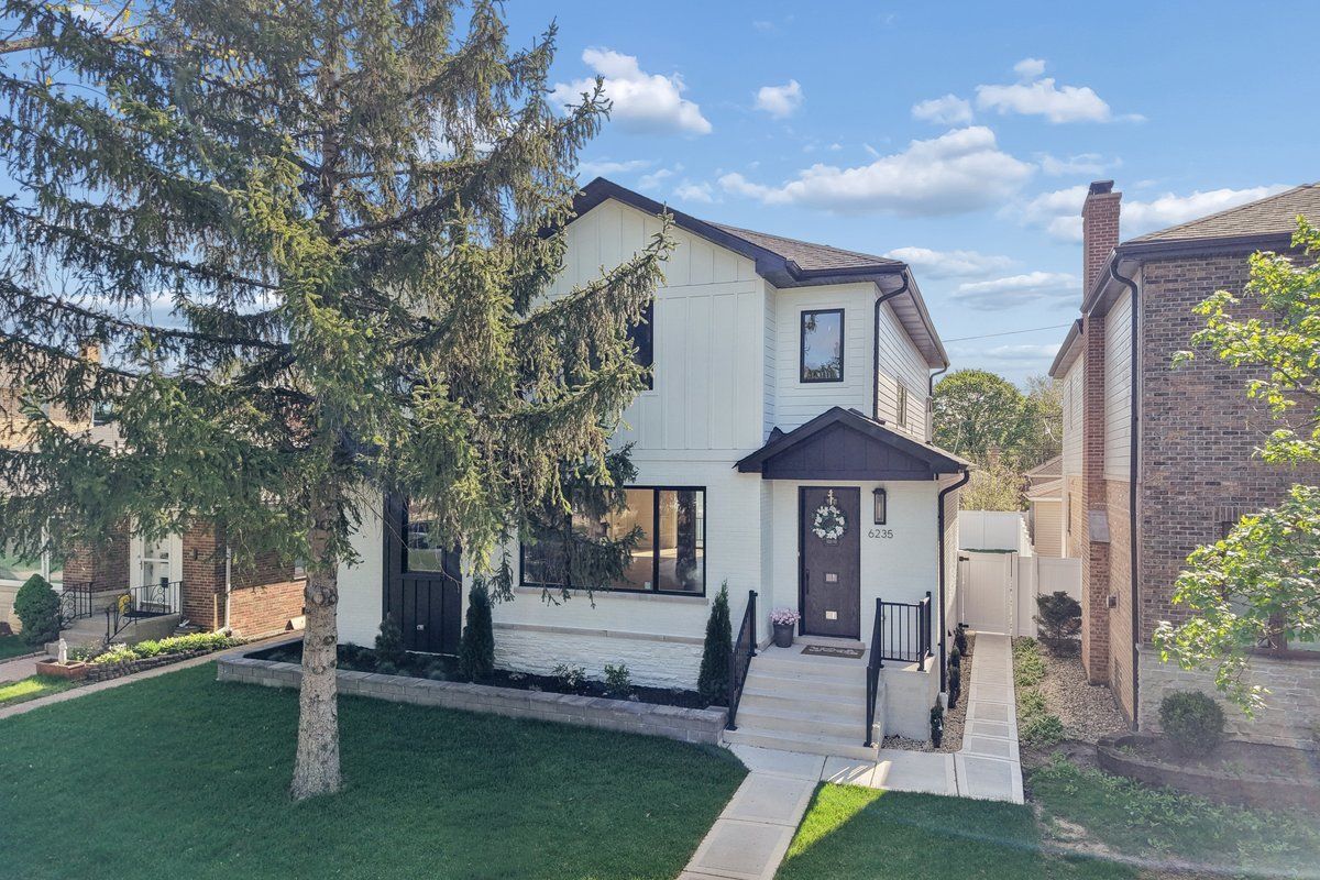 6235 N Kedvale Avenue — Chicago, IL 60646