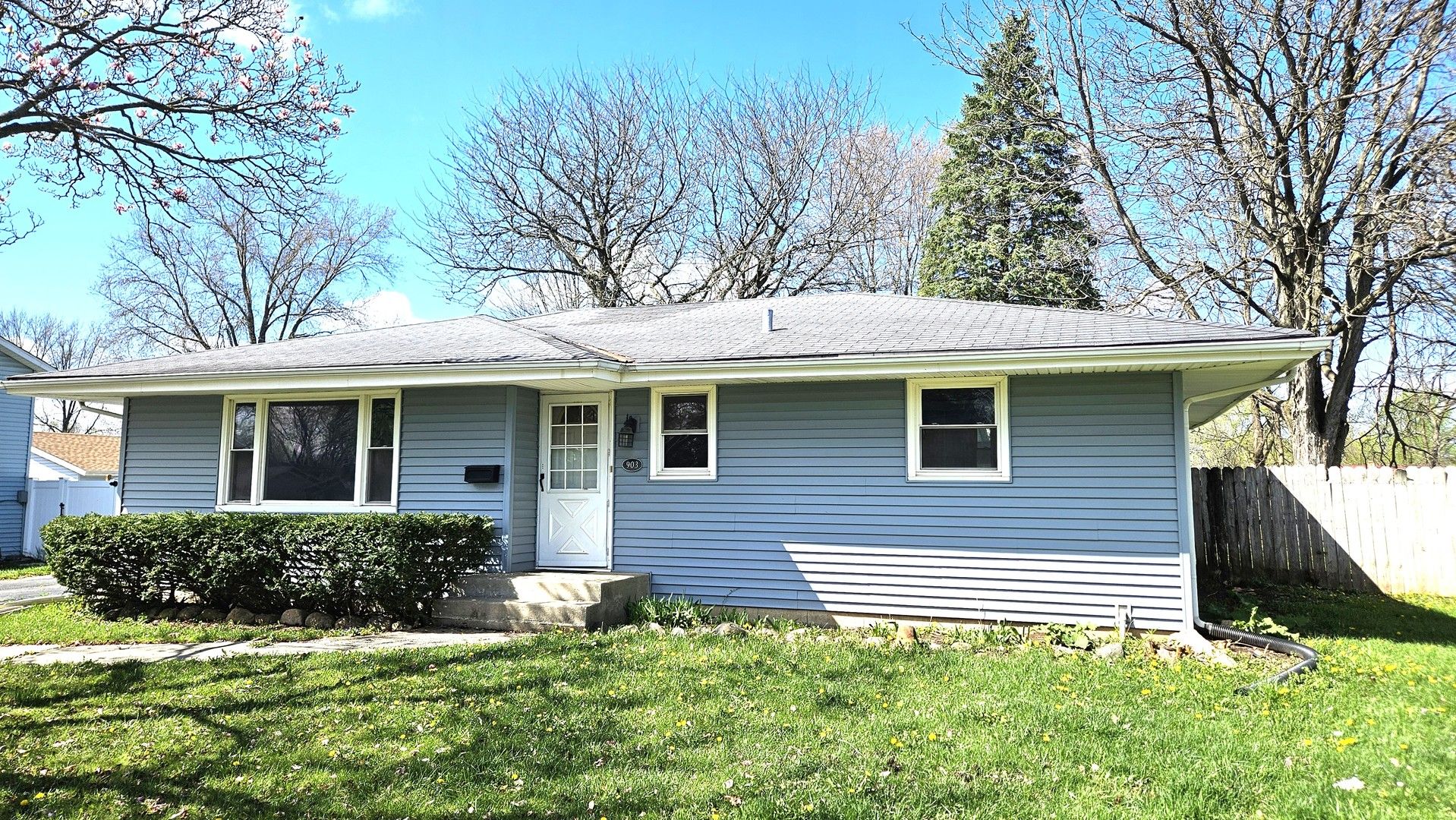 903 W 10th Street — Belvidere, IL 61008