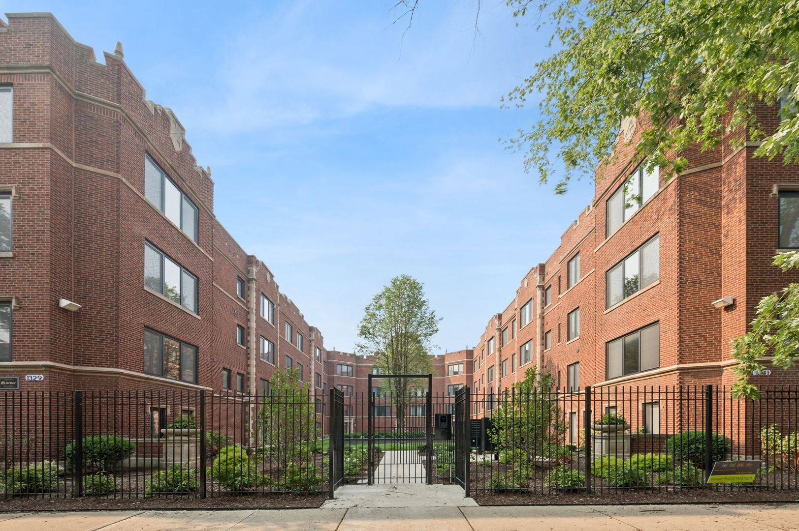 1335 W Estes Avenue #1B — Chicago, IL 60626