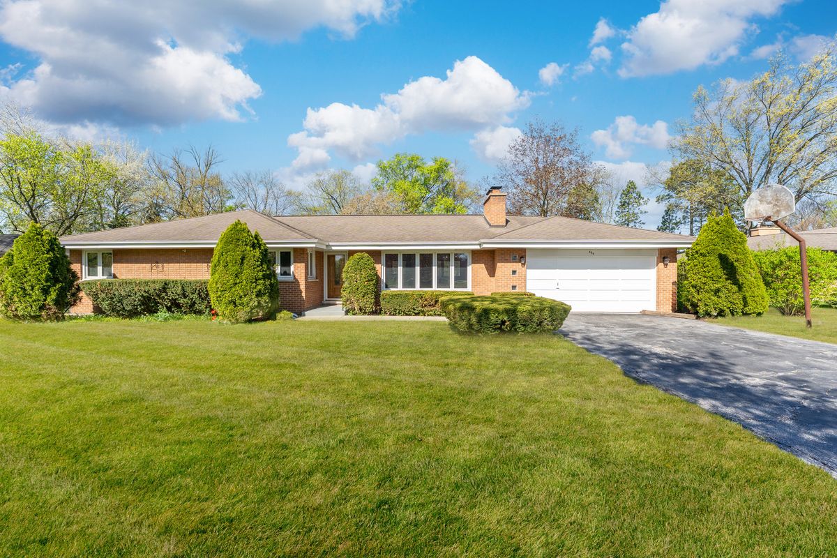404 Tomah Avenue, Prospect Heights, IL 60070