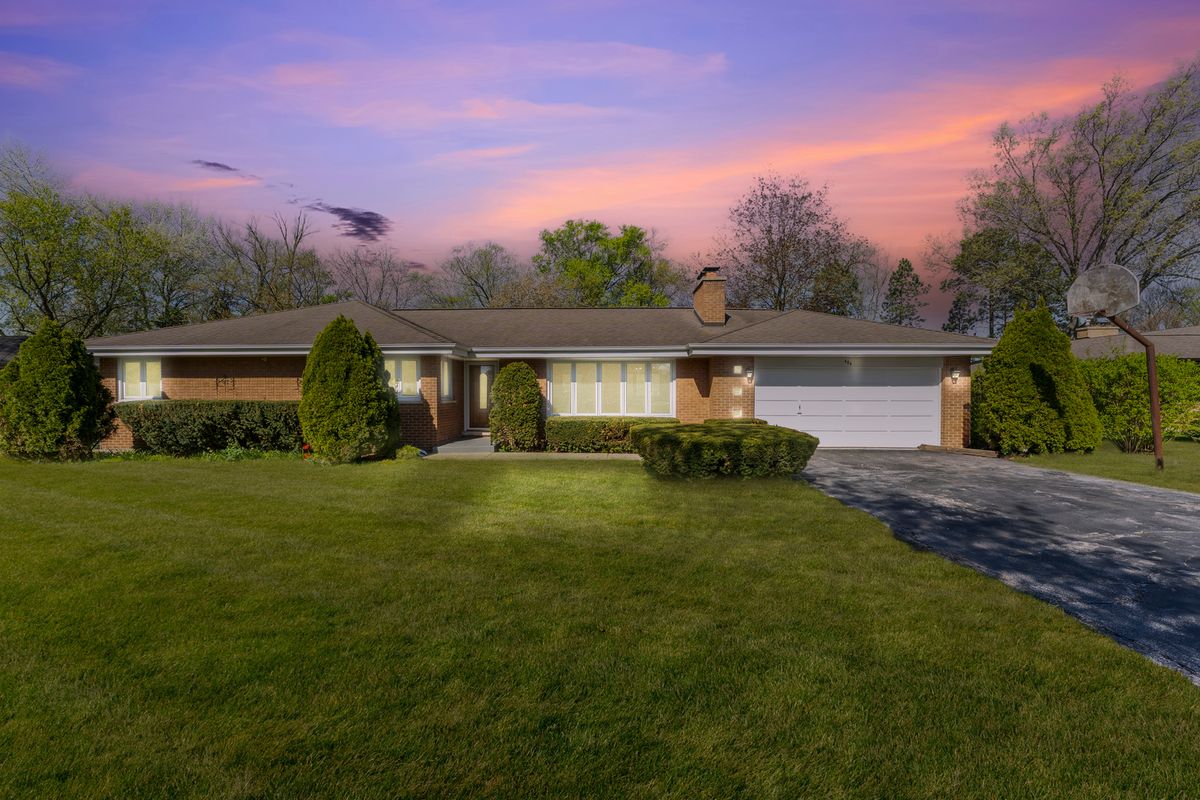 404 Tomah Avenue, Prospect Heights, IL 60070