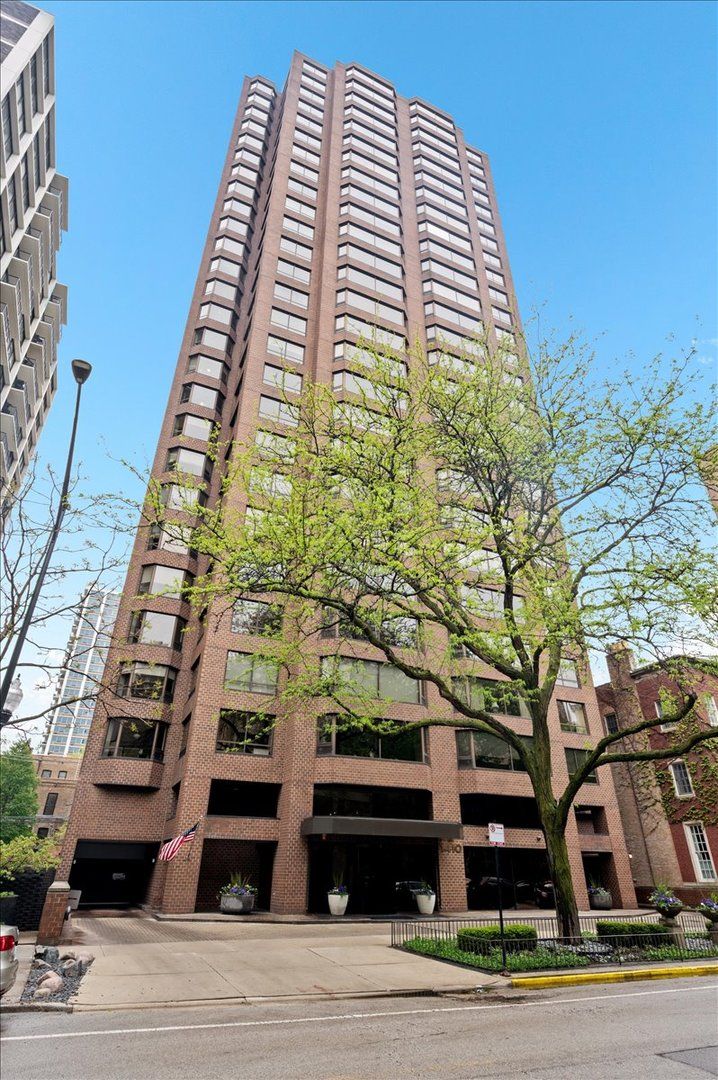 1410 N State Parkway #23B — Chicago, IL 60610