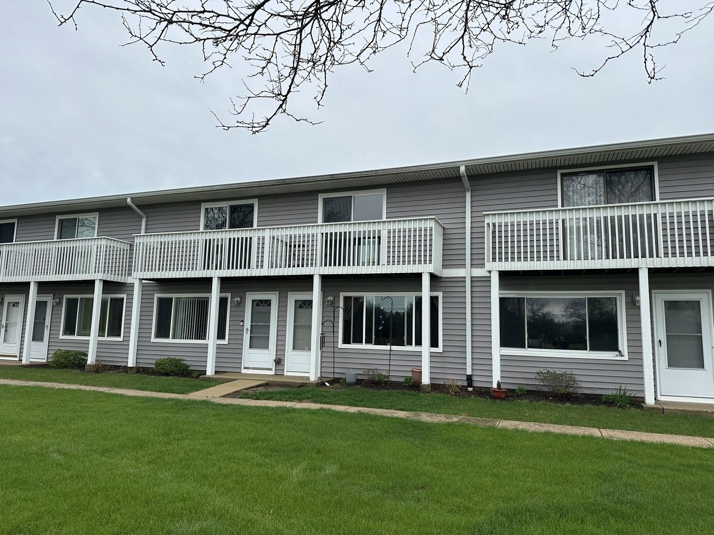 17444 W Walnut Lane — Gurnee, IL 60031