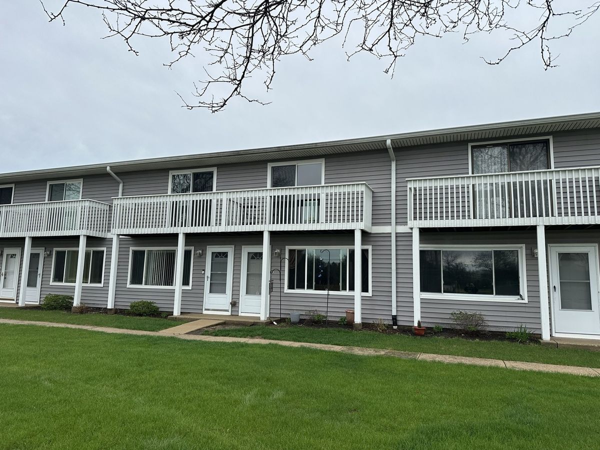 17444 Walnut Lane, Gurnee, IL 60031
