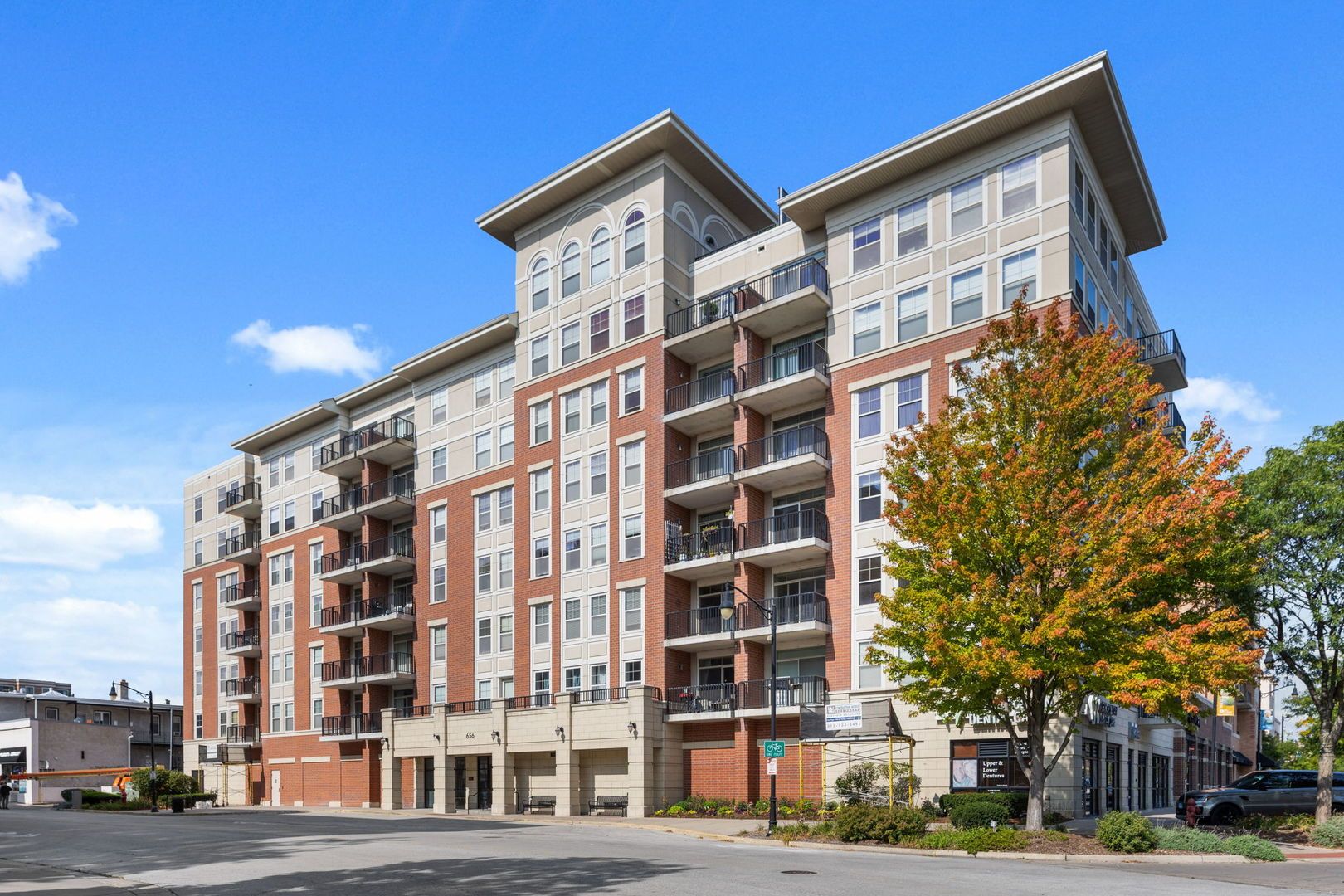 656 Pearson Street #403C — Des Plaines, IL 60016