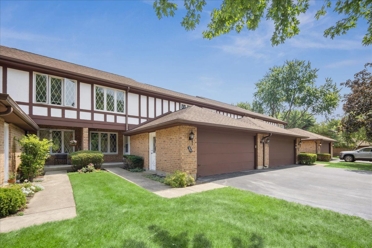 567 Cress Creek Lane — Crystal Lake, IL 60014