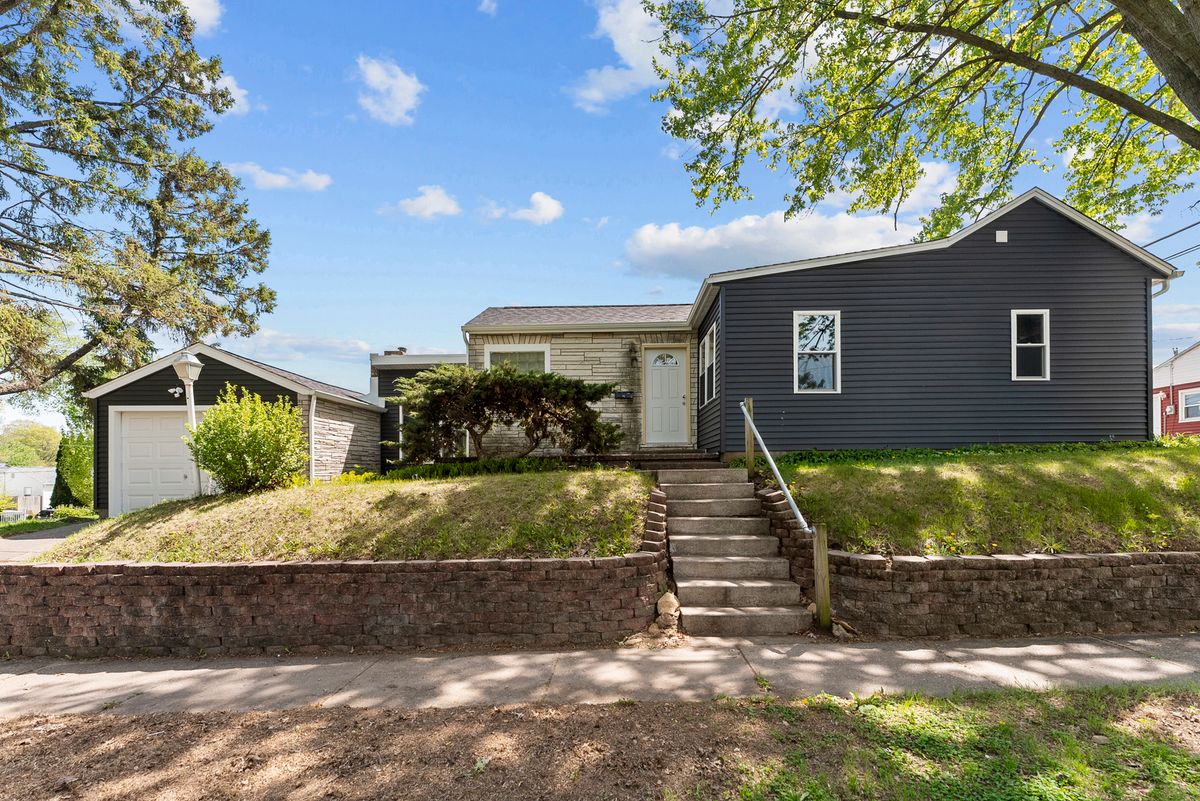 3724 Sturdevant Street, Davenport, IA 52806