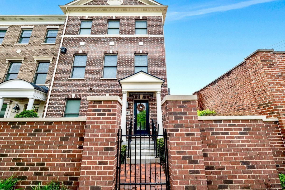 110 Washington Street, Wheaton, IL 60187